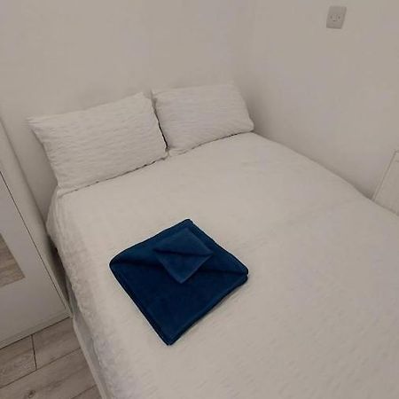 לונדון Double En-Suite Room Available In 3 Bed Apt מראה חיצוני תמונה