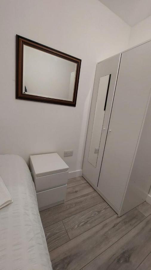 לונדון Double En-Suite Room Available In 3 Bed Apt מראה חיצוני תמונה